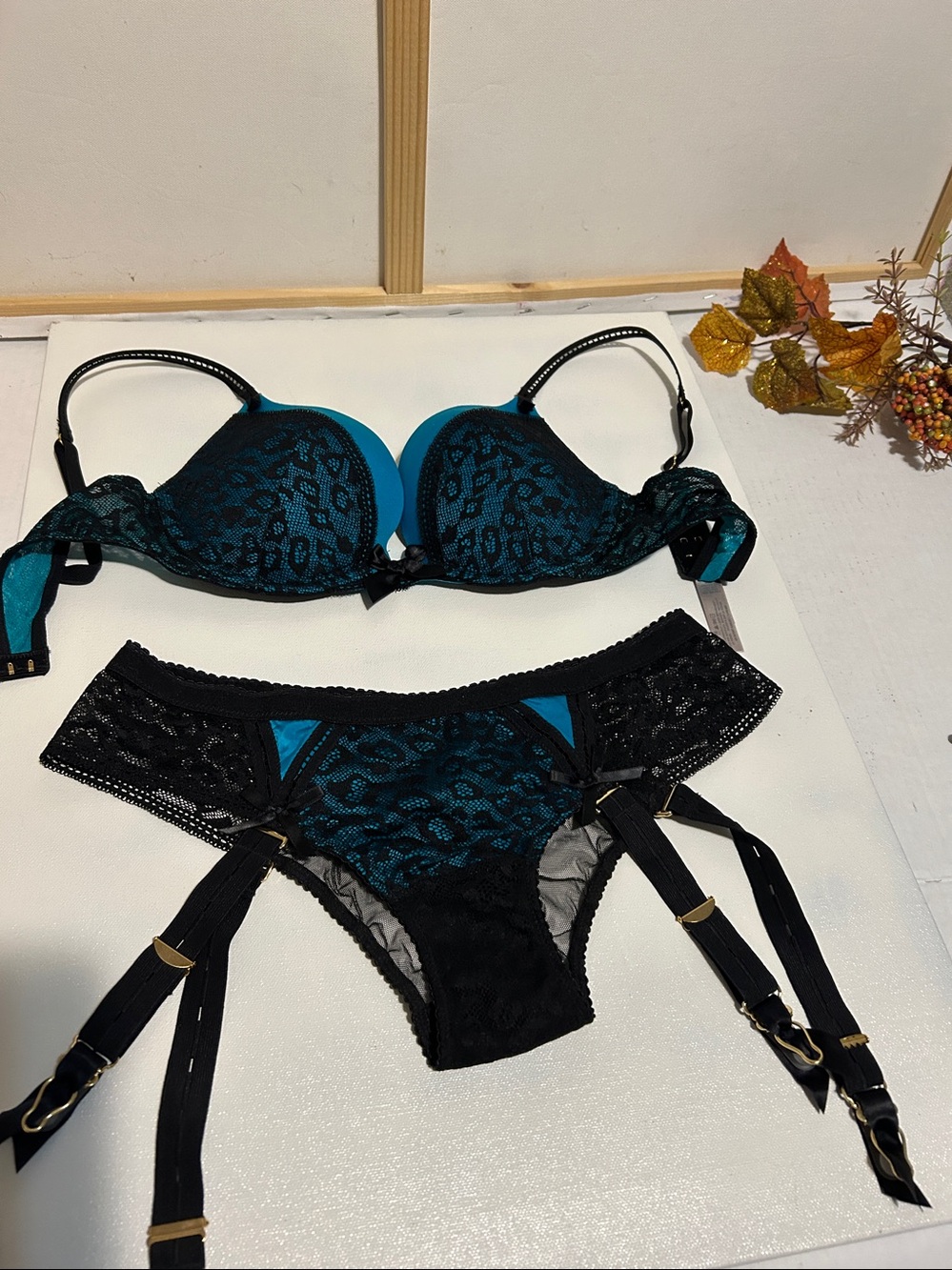 Victoria's Secret Teal and Black Lace Push-Up Bra with Garter Panty Set - Picture 4 of 6